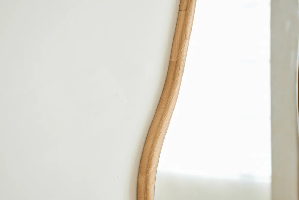 Angela organisk spejl med træramme i eg 100x50 cm
