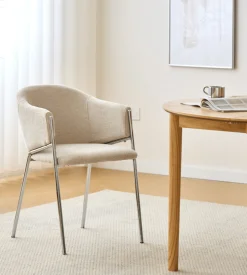 Carolina spisebordsstol i beige tekstil med chrome ben
