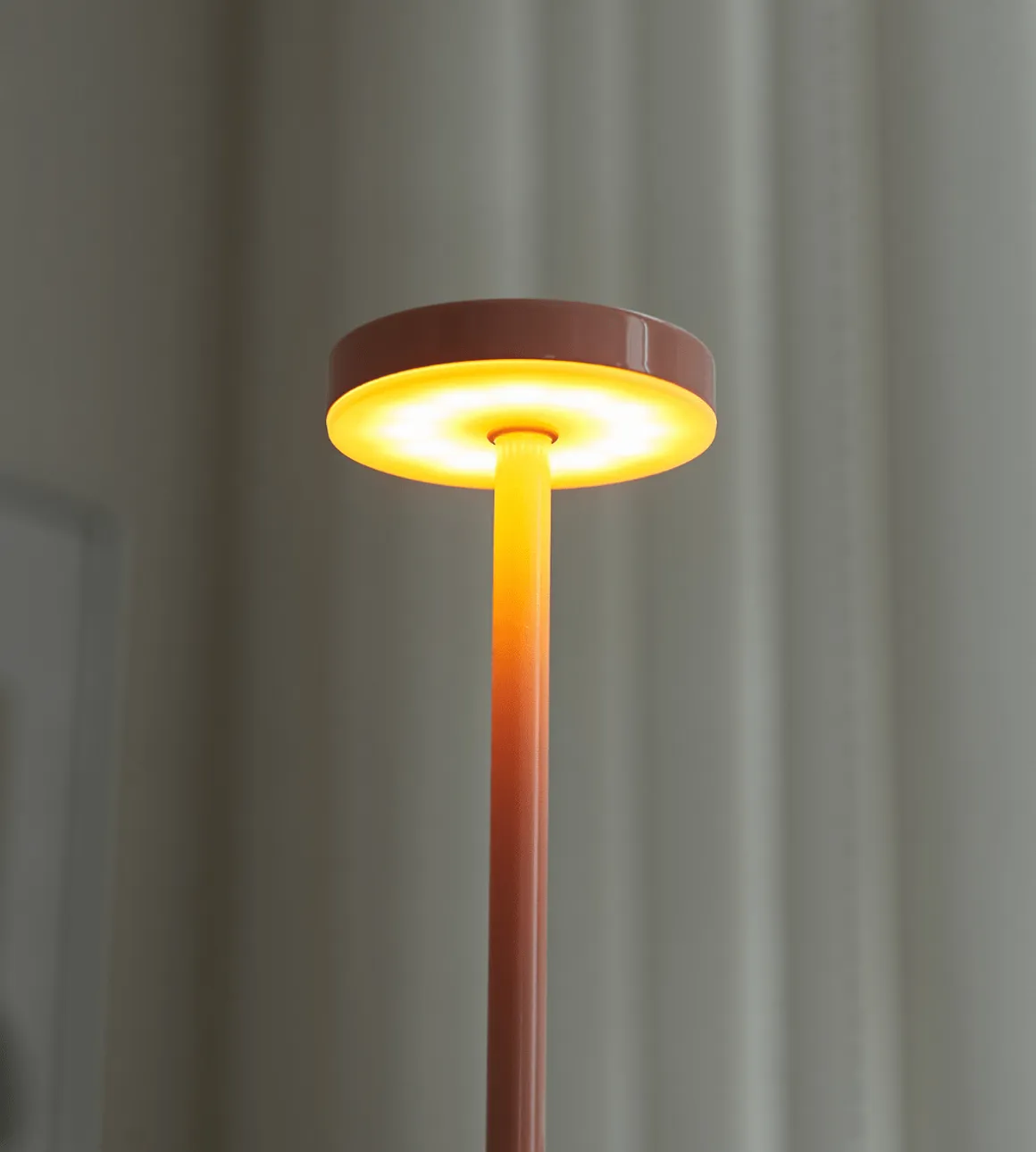 Elvis LED bordlampe Lyserød