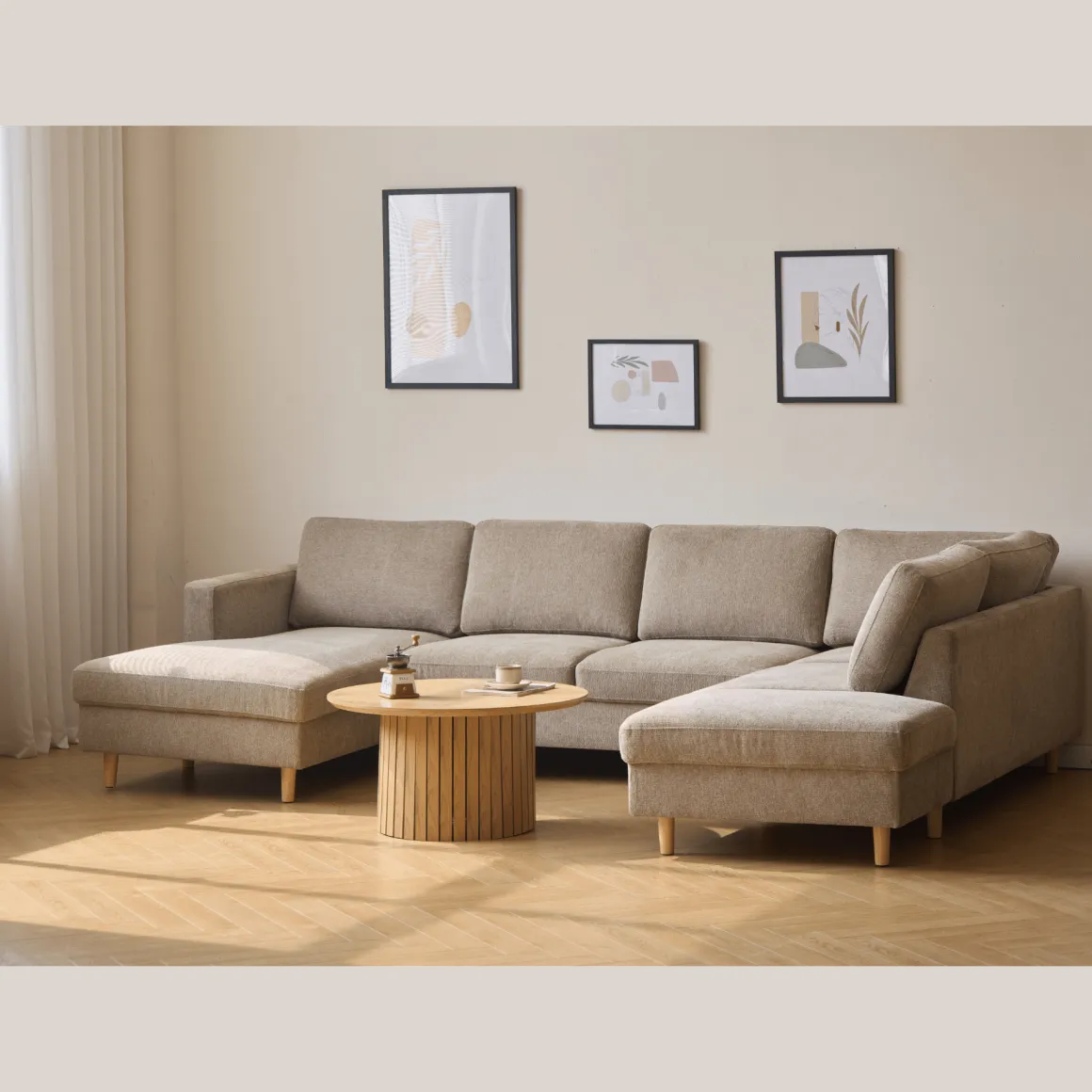 Jennifer venstrevendt u-sofa i sand med chaiselong - L: 300 x D: 208 x H: 82 cm