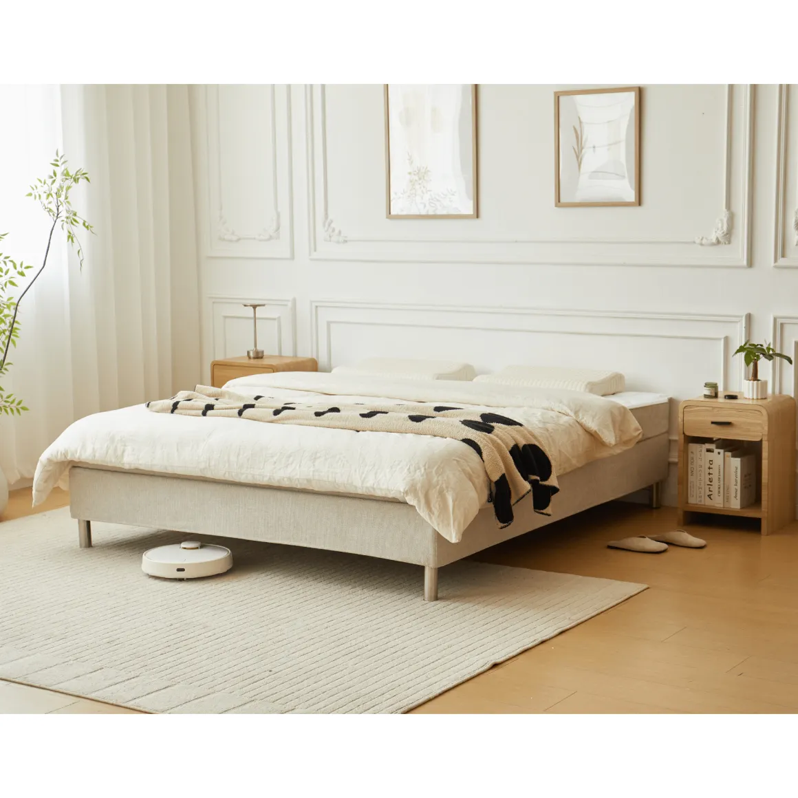Kontinentalseng i beige 180x200 cm med 4 cm topmadras i PU-skum inkl. chrome ben