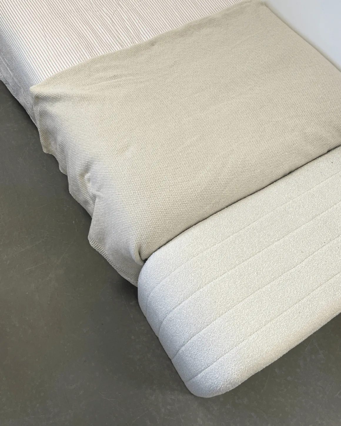 Lianna bænk i hvid boucle 95x40x44 cm