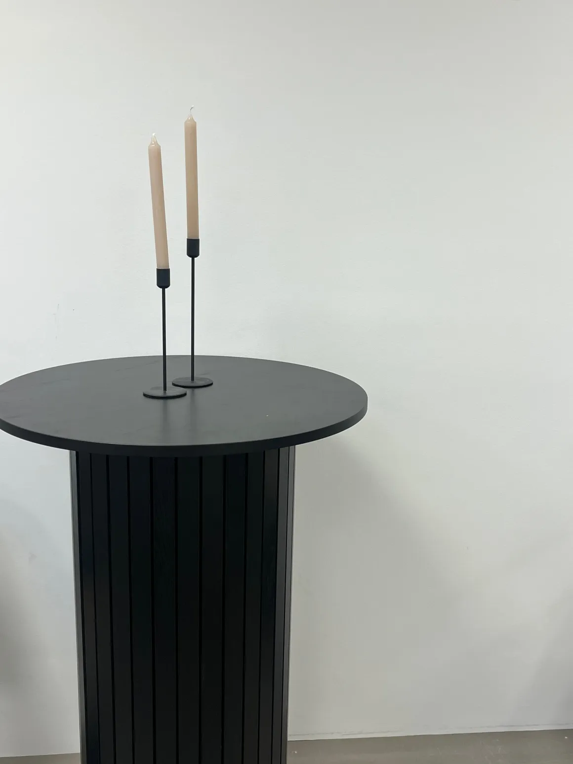 Milas rundt barbord i sort 80x105 cm