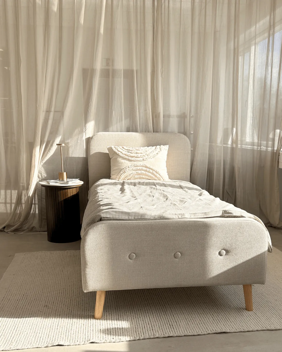 Premium Christian seng i beige 90x200 cm inkl. sengelameller og madrasser