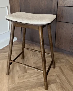 Tobi Barstol 42x36x65 cm i røget eg